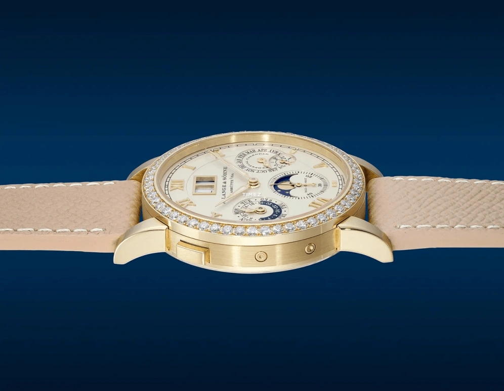 A. Lange & Söhne,Saxonia 38.50mm,38.50mm,Yellow Gold,White,Automatic,Moonphase,Perpetual Calendar,Leap Year,Month,46hours,In-house Caliber,820,820.021E