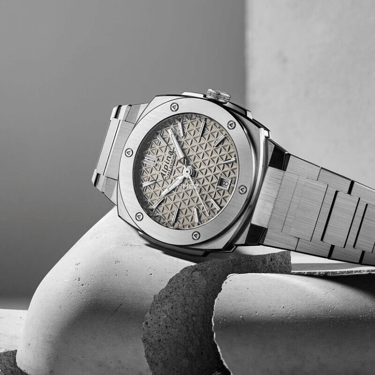 Alpina,ALPINER 34x35.20mm,34x35.20mm,Stainless Steel,khaki,Quartz,Day,Sapphire,Crystal Glass,AL,AL-220BG2AE6B