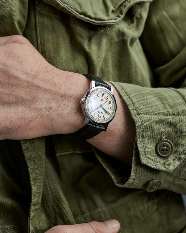 Alpina,HERITAGE 38mm,38mm,Stainless Steel,Cream,Automatic,38hours,In-house Caliber,AL,AL-520BG3SH6