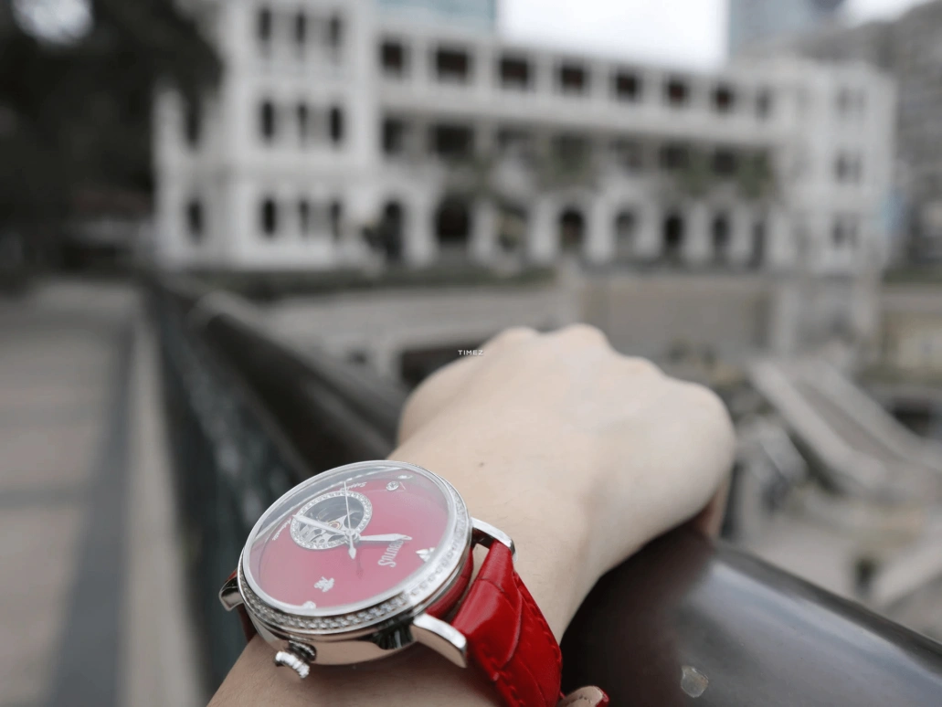 Arbutus,Silver 34mm,34mm,Silver,Red,Automatic,42hours,Sapphire,Crystal Glass,AG2201SRR