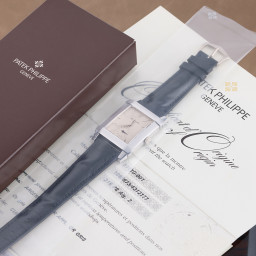 Sample photo of patek-philippe5111g-001 at Antiquorum Important Modern & Vintage Timepieces