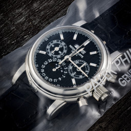 Sample photo of patek-philippe5004p-032 at Christie's Important Watches, Featuring The Triazza Collection Part I