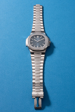 Sample photo of patek-philippe5713/1g at Phillips Phillips & Blackbird: SPORTS