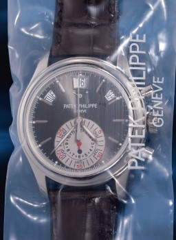 Sample photo of patek-philippe5960p-001 at Phillips The Hong Kong Watch Auction: XIX
