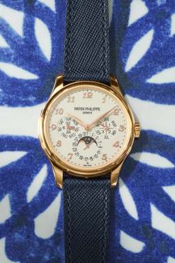 Sample photo of patek-philippe5327r-001 at Phillips Phillips Watches Online Auction: The Geneva Sessions Fall 2025