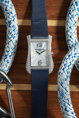 Sample photo of patek-philippe4972g-001 at Phillips Phillips Watches Online: The Geneva Sessions, Fall 2024