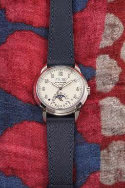 Sample photo of patek-philippe5320g-001 at Phillips Phillips Watches Online Auction: The Geneva Sessions Spring 2025