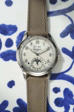 Sample photo of patek-philippe5320g-001 at Phillips Phillips Watches Online Auction: The Geneva Sessions Fall 2025