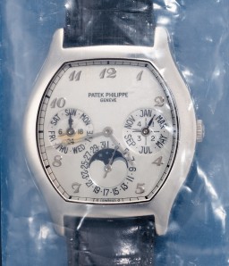 Sample photo of patek-philippe5040g-018 at Phillips The Hong Kong Watch Auction: XVI