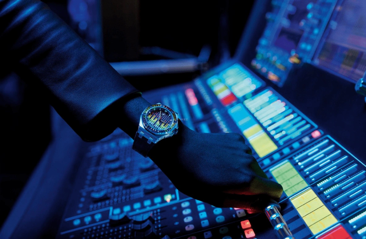 Audemars Piguet,Royal Oak Offshore 37mm,37mm,White Gold,Multi-Color,Orange,Blue,Green,Automatic,60hours,In-house Caliber,77601BC,77601BC.YY.D343CA.01