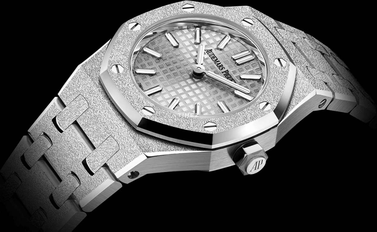 Audemars Piguet,Royal Oak 23mm,23mm,White Gold,Silver,Quartz,In-house Caliber,Sapphire,67630BC,67630BC.GG.1312BC.01-C