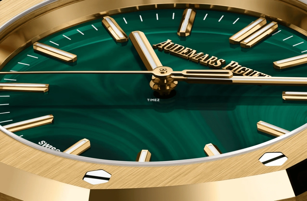 Audemars Piguet,Royal Oak 37mm,37mm,Yellow Gold,Green,Automatic,60hours,In-house Caliber,15553BA,15553BA.OO.1356BA.04
