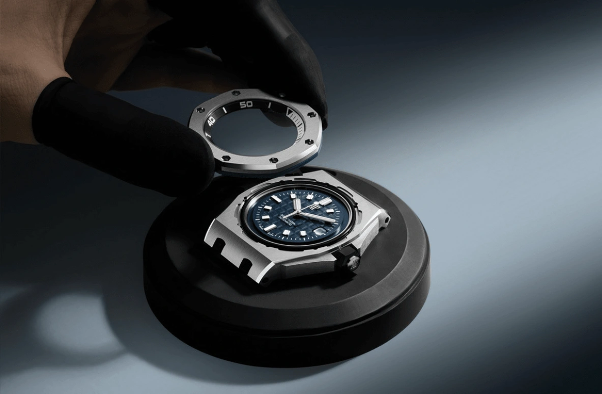 Audemars Piguet,Royal Oak Offshore 42mm,42mm,Ceramic,Stainless Steel,Blue,Automatic,Day,60hours,15720ST,15720ST.OO.A027CA.01