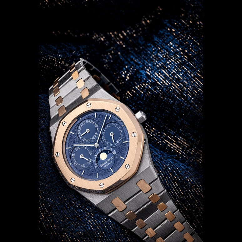Audemars Piguet,Royal Oak 39mm,39mm,Platinum,Rose Gold,Blue,Automatic,Moonphase,Perpetual Calendar,Month,Date,40hours,In-house Caliber,25686PR,25686PR.OO.0944PR.01