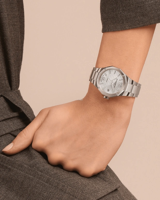 Baume & Mercier,Riviera 33mm,33mm,Stainless Steel,Silver White,Automatic,Day,Sapphire,Crystal Glass,10676