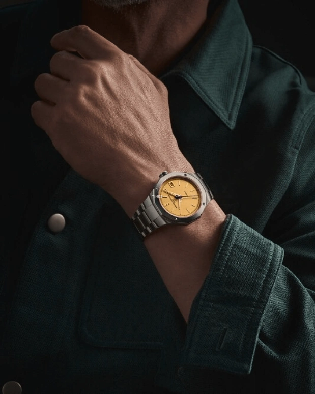Baume & Mercier,Riviera 39mm,39mm,Stainless Steel,Yellow,Automatic,Day,In-house Caliber,10822