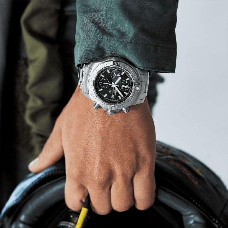 Breitling,Avenger 43mm,43mm,Stainless Steel,Black,Automatic,42hours,In-house Caliber,A13385101B1A1