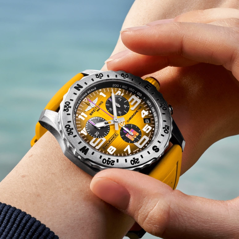 Breitling,Endurance Pro 44mm,44mm,Titanium,Yellow,Quartz,Chronograph,Day,E823102A1I1S1