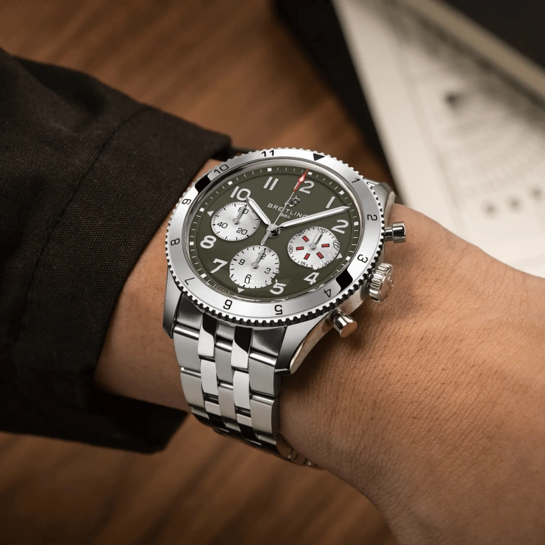 Breitling,Classic AVI 42mm,42mm,Stainless Steel,Black,Automatic,Chronograph,42hours,A233802A1L1A1