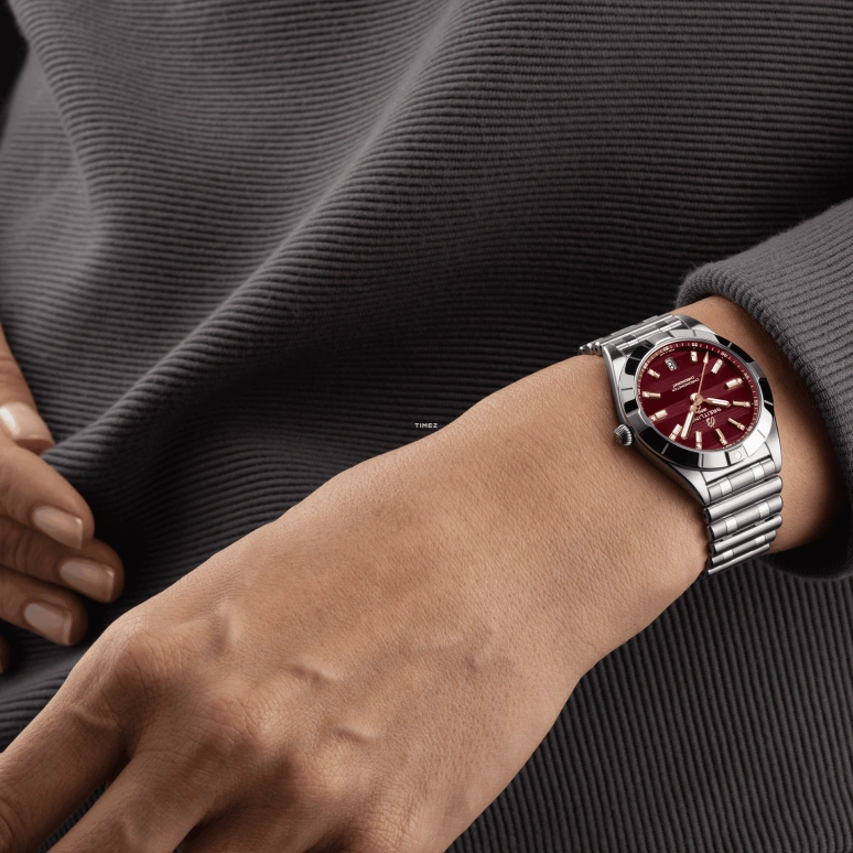 Breitling,Chronomat 32mm,32mm,Stainless Steel,Red,Quartz,Day,26280hours,A773108A1K1A1