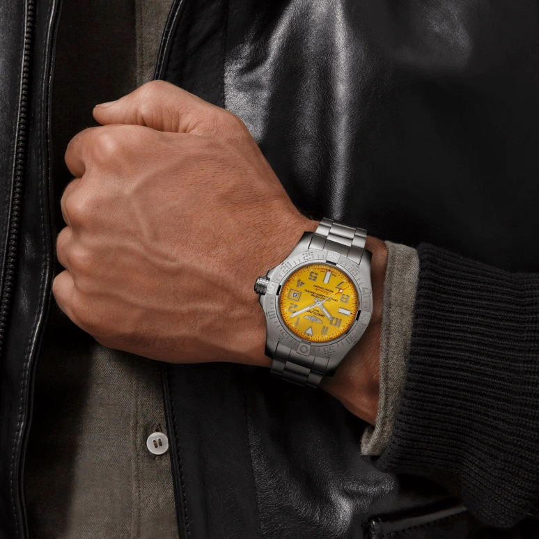 Breitling,Avenger 45mm,45mm,Stainless Steel,Yellow,Automatic,Chronograph,Date,Anti-magnetic,A17331101I1A1