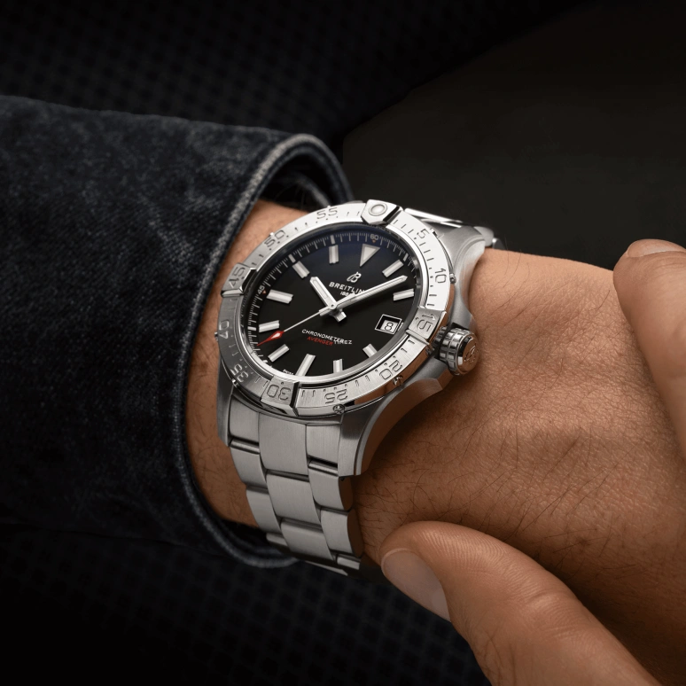 Breitling,Avenger 42mm,42mm,Stainless Steel,Black,Automatic,Day,Sapphire,Crystal Glass,A17328101B1A1