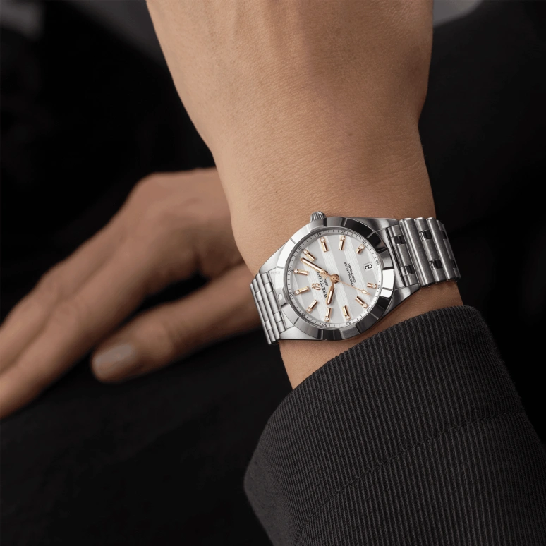 Breitling,Chronomat 32mm,32mm,Stainless Steel,White,Quartz,Day,26280hours,A773105A1A1A1