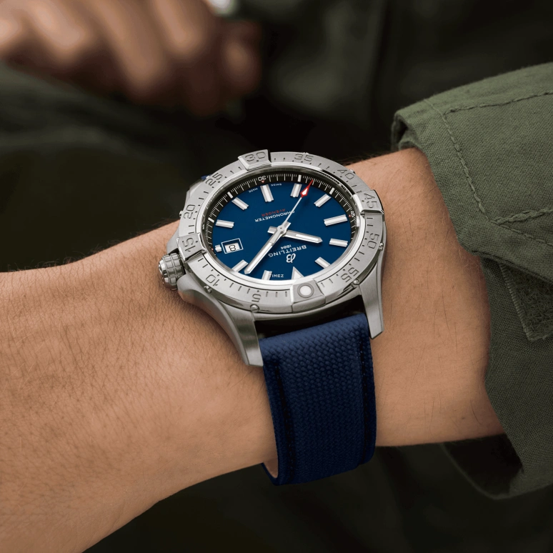 Breitling,Avenger 42mm,42mm,Stainless Steel,Blue,Automatic,Day,Sapphire,Crystal Glass,A32320101C1A1