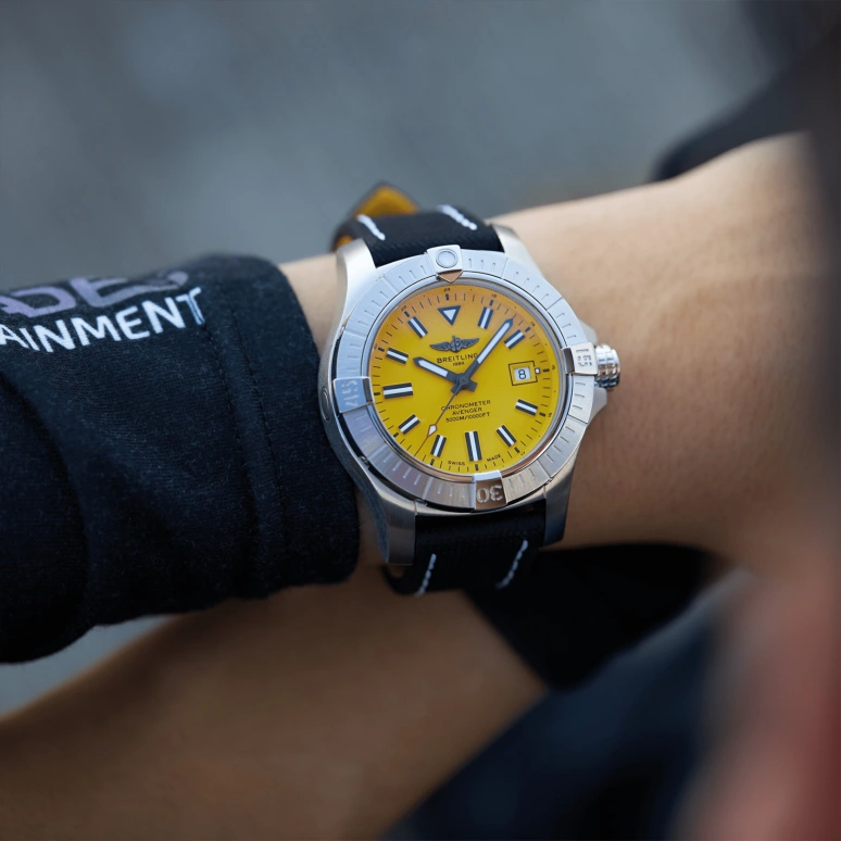 Breitling,Avenger 45mm,45mm,Stainless Steel,Yellow,Automatic,Chronograph,Date,Anti-magnetic,A17319101I1X1