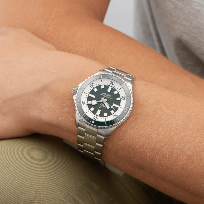 Breitling,Superocean 44mm,44mm,Stainless Steel,Green,Automatic,40hours,In-house Caliber,A17376A31L1A1