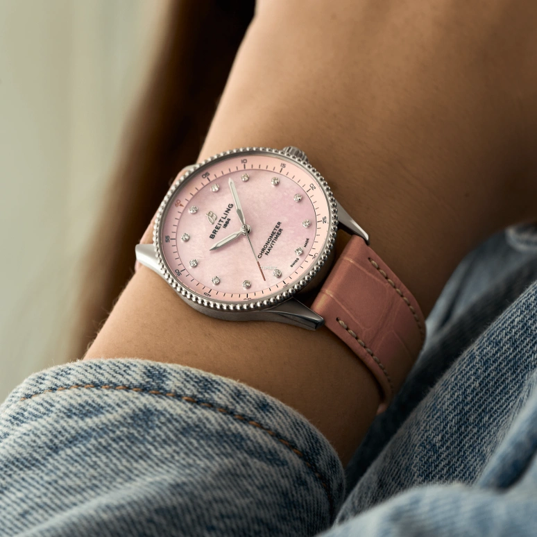 Breitling,Navitimer 32mm,32mm,Stainless Steel,Pink Red,Quartz,26280hours,In-house Caliber,A77320D91K1P1