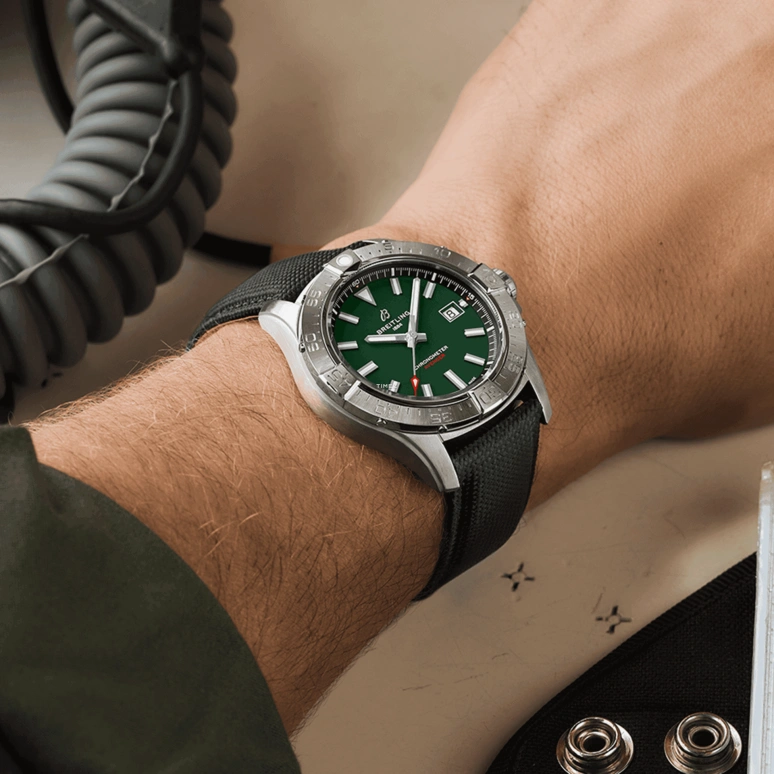 Breitling,Avenger 42mm,42mm,Stainless Steel,Green,Automatic,Day,Sapphire,Crystal Glass,A17328101L1X1