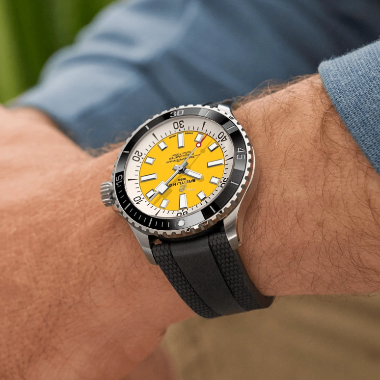 Breitling,Superocean 42mm,42mm,Stainless Steel,Yellow,Automatic,Sapphire,Crystal Glass,Round,A17375211I1S1