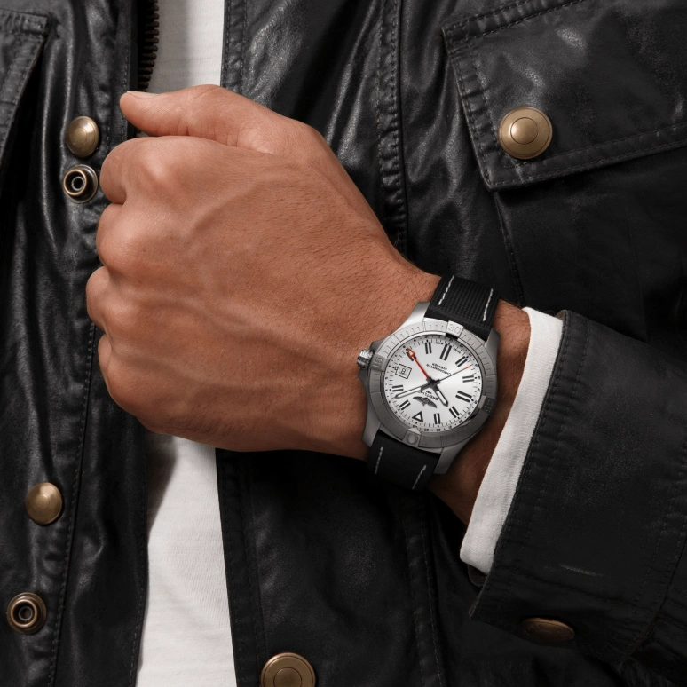 Breitling,Avenger 43mm,43mm,Stainless Steel,White,Automatic,Date,42hours,A32397101A1X1