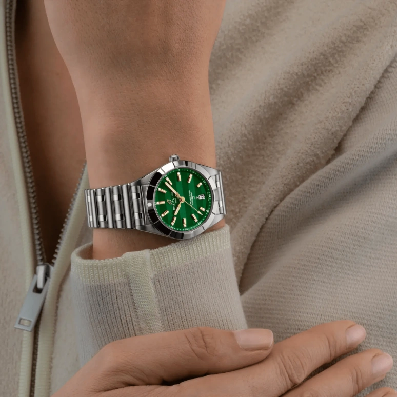 Breitling,Chronomat 32mm,32mm,Stainless Steel,Green,Quartz,Day,26280hours,A773107A1L1A1