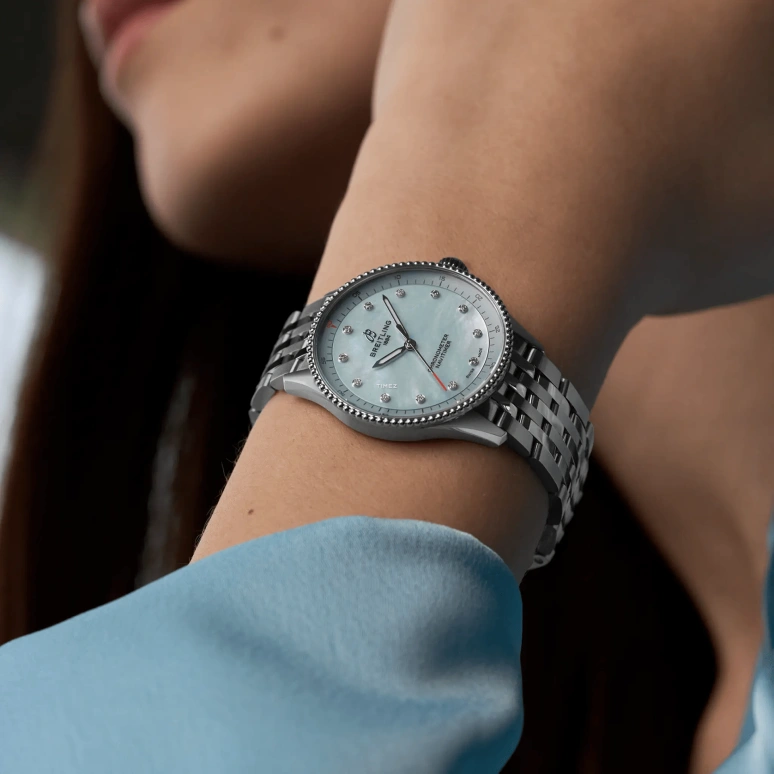 Breitling,Navitimer 32mm,32mm,Stainless Steel,Blue,Quartz,26280hours,In-house Caliber,A77320171C1A1