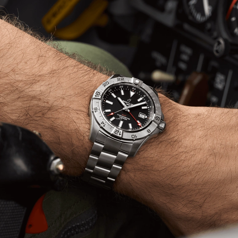 Breitling,Avenger 44mm,44mm,Stainless Steel,Black,Automatic,Day,Dule Time,A32320101B1A1