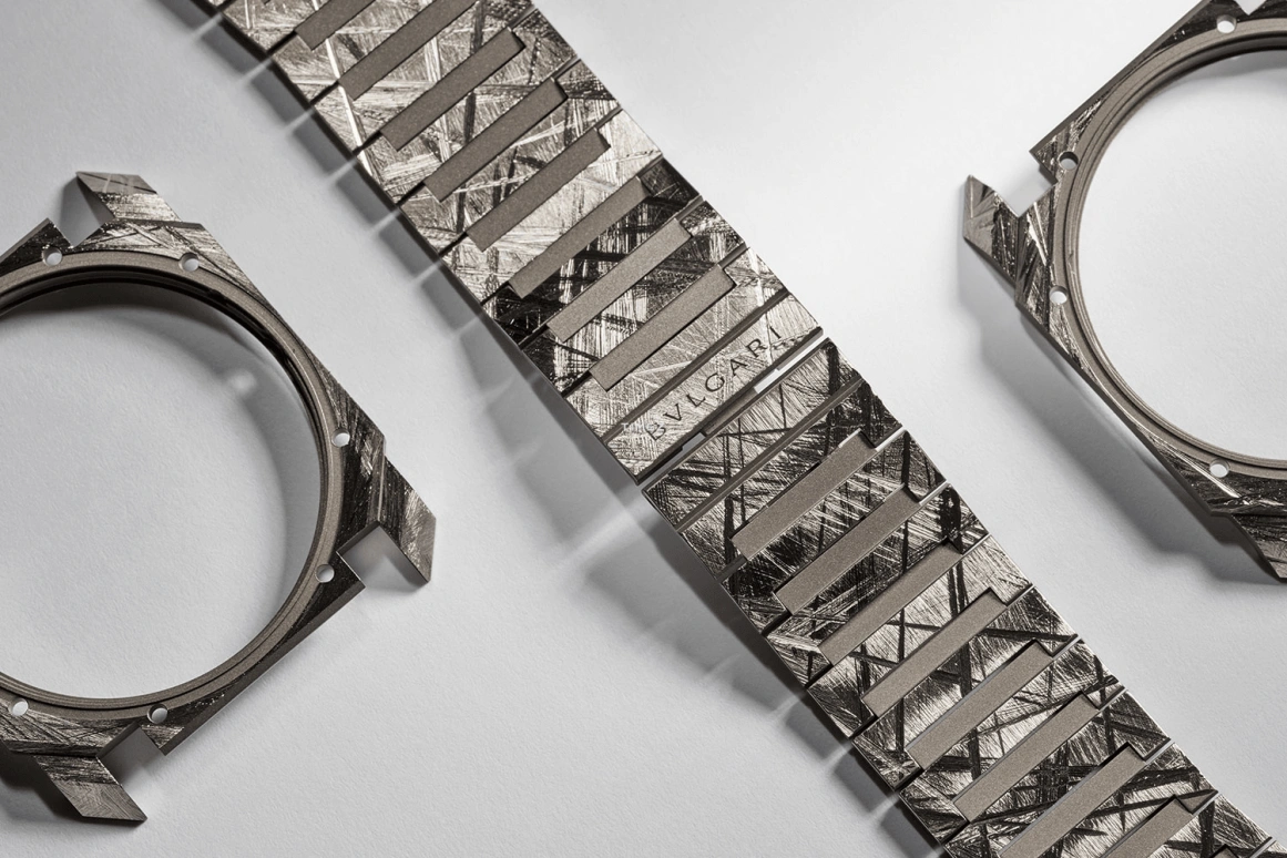 Bulgari,Octo 40mm,40mm,Titanium,Stainless Steel,Gradient,Black,Grey,Automatic,60hours,In-house Caliber,104132