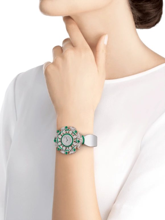 Bulgari,Divas' Dream 39mm,39mm,White Gold,Sapphire,Crystal Glass,Setting,Diamonds,Emerald,Snow Setting,Setting,Diamonds,102463