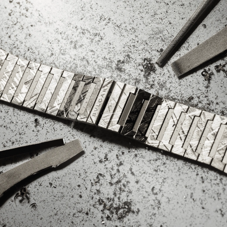 Bulgari,Octo 40mm,40mm,Titanium,Stainless Steel,Gradient,Black,Grey,Automatic,60hours,In-house Caliber,104132