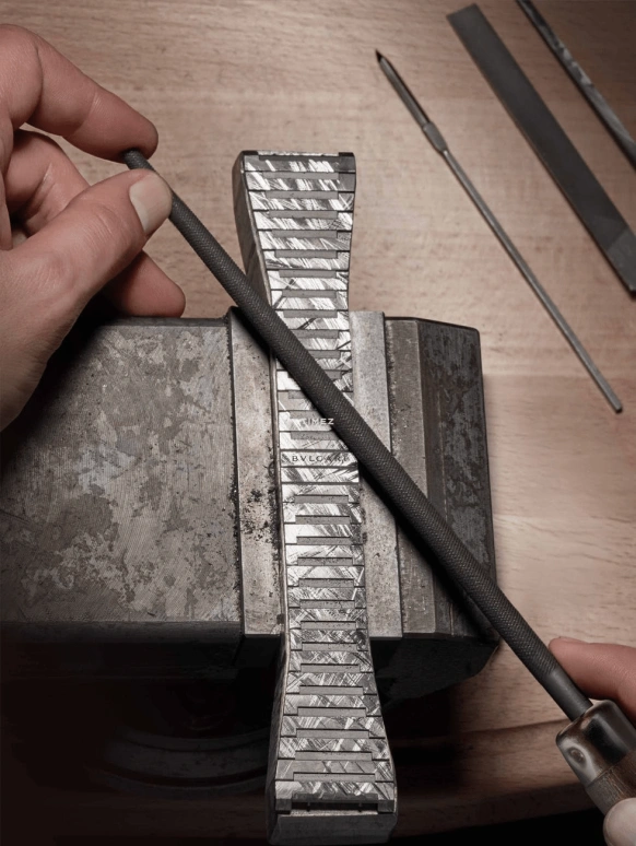 Bulgari,Octo 40mm,40mm,Titanium,Stainless Steel,Gradient,Black,Grey,Automatic,60hours,In-house Caliber,104132