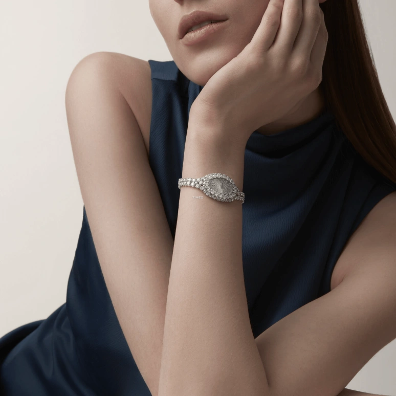 Cartier,Baignoire 24.80x17.10mm,24.80x17.10mm,White Gold,Silver,Quartz,Sapphire,Crystal Glass,Oval,HPI01528