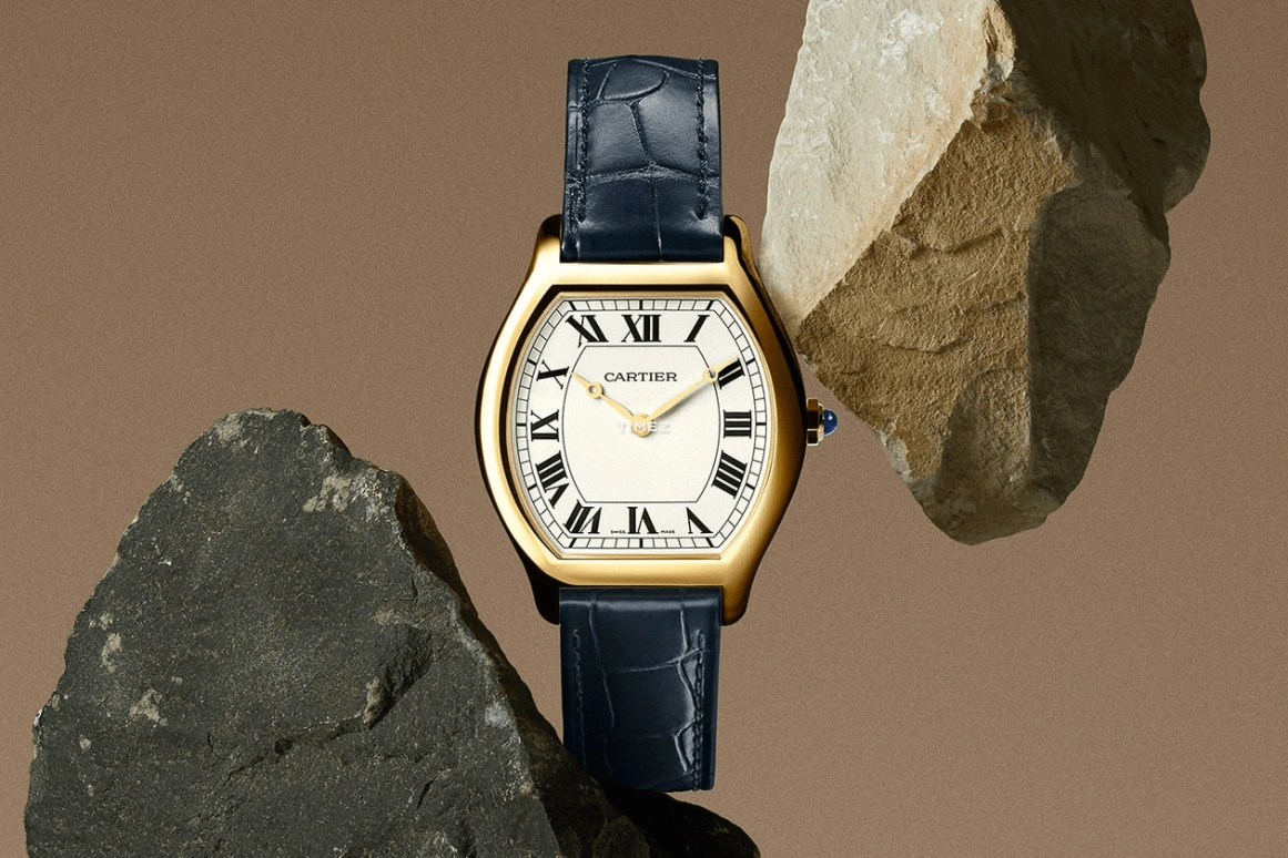 Cartier,Tortue 41.40x32.90mm,41.40x32.90mm,Yellow Gold,Champagne,Handwound,Sapphire,Crystal Glass,Tonneau,WGT00006