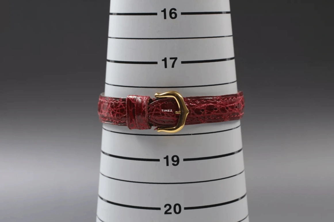 Cartier,Other 23.80mm,23.80mm,Yellow Gold,White,Quartz,Sapphire,Round,590002