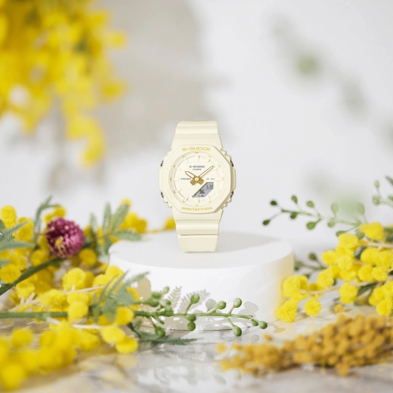 Casio,G-SHOCK 46x40.20mm,46x40.20mm,Resin,Cream white,Quartz,Countdown,Chronograph,Month,Date,Hardlex,Octagon,GMAP2100W,GMAP2100W-7A