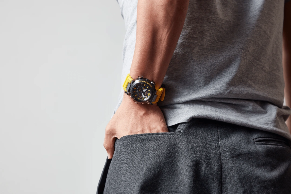 Casio,MR-G 49.70mm,49.70mm,Titanium,Black,Quartz,Countdown,Chronograph,Date,Day,Round,MRGBF1000E1A9