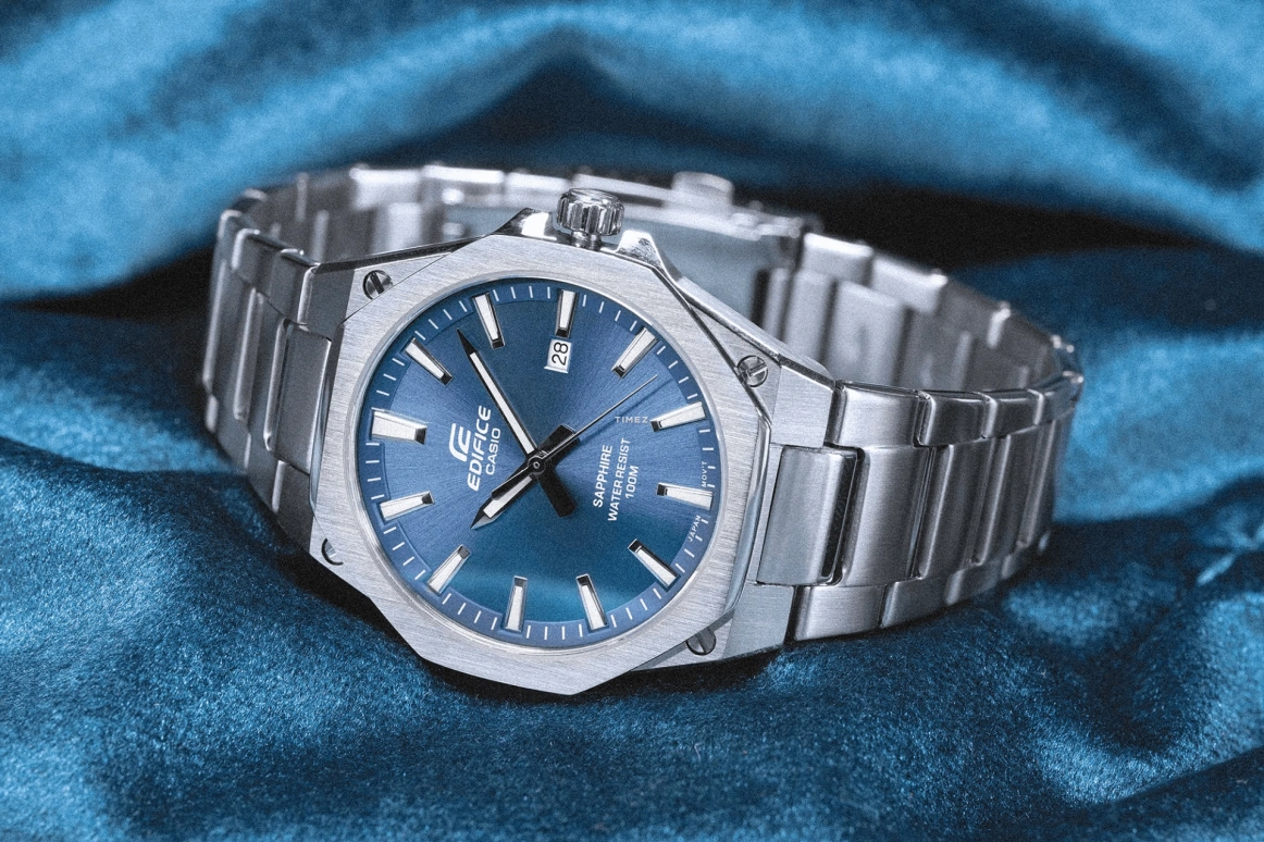Casio,EDIFICE 44.80x39.90mm,44.80x39.90mm,Stainless Steel,Blue,Quartz,Day,Sapphire,Crystal Glass,EFRS108D,EFRS108D-2AV