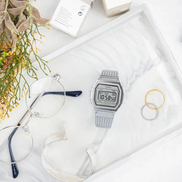 Casio,VINTAGE 39.60x38mm,39.60x38mm,Stainless Steel,Silver,Quartz,Chronograph,Date,Day,Hour Strike,Hardlex,Square,A1000MA,A1000MA-7VT