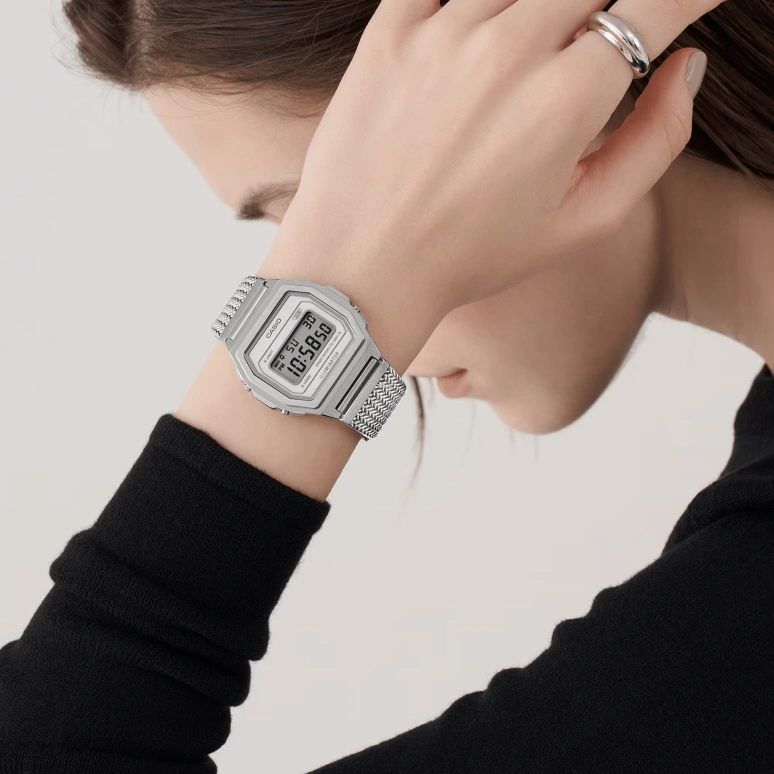 Casio,VINTAGE 39.60x38mm,39.60x38mm,Stainless Steel,Silver,Quartz,Chronograph,Date,Day,Hour Strike,Hardlex,Square,A1000MA,A1000MA-7VT