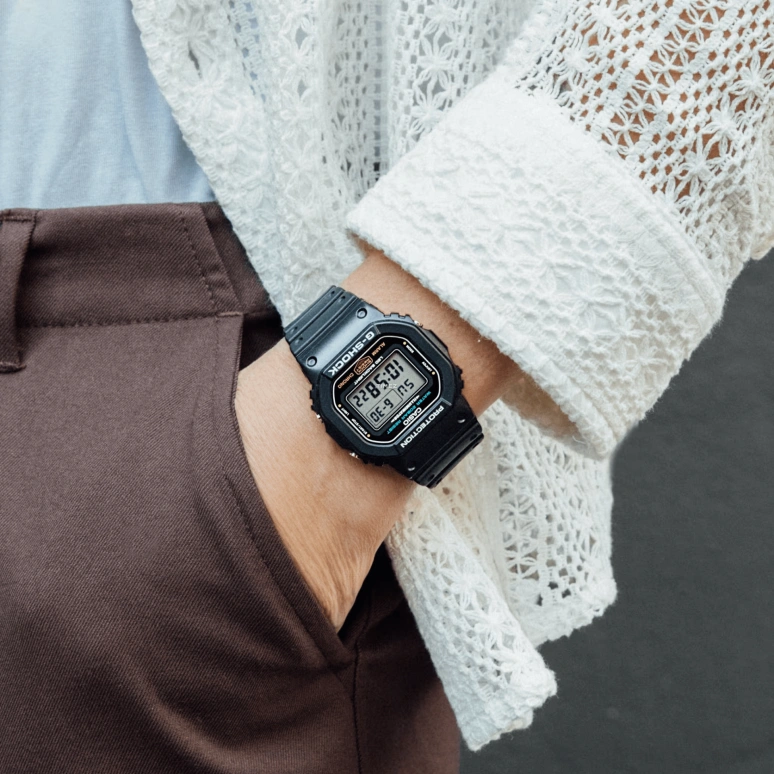Casio,5600 48.90x42.80mm,48.90x42.80mm,Resin,Grey,Quartz,Countdown,Chronograph,Month,Date,Hardlex,Square,DW5600E,DW5600E-1V